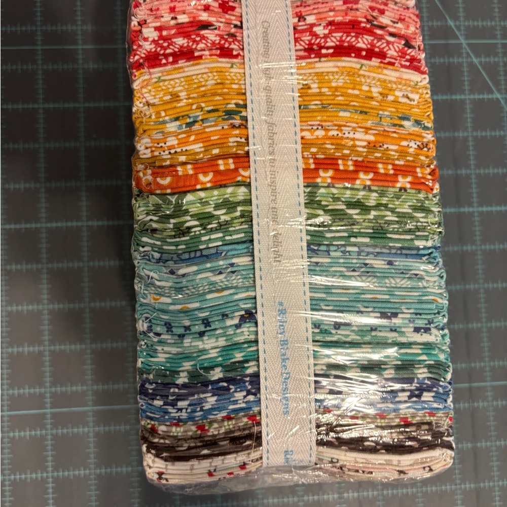 Lori Holt Flea Market Fat Quarter Bundle